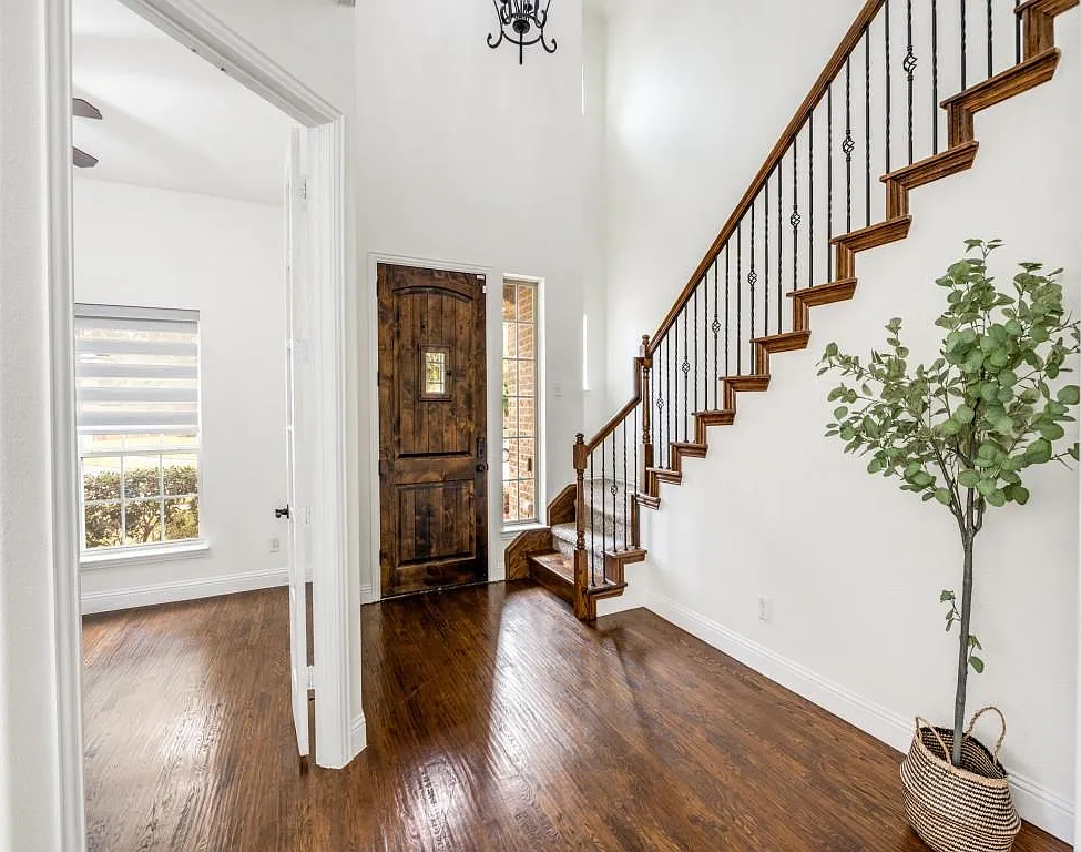 5 bed, 4.0 bath, 3737 sqft, $3,800 — Photo 3