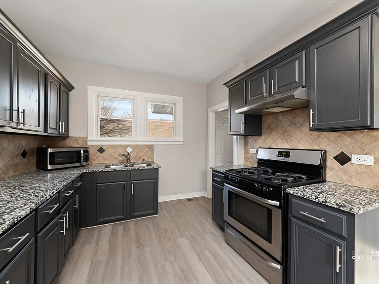742 E Downer Pl — Photo 6
