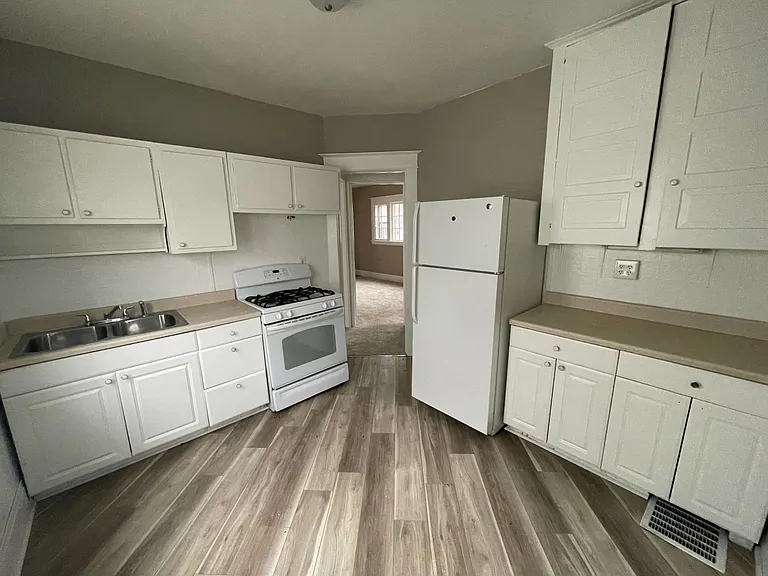 239 Ann St NE — Photo 5