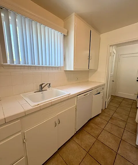 2040 Wellesley St #2040 — Photo 15