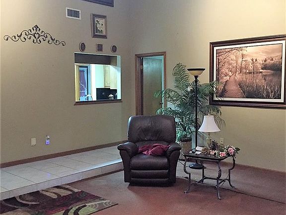 3rd image of 703 S Lake Ct