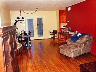 3rd image of 300 Queen Bee Dr