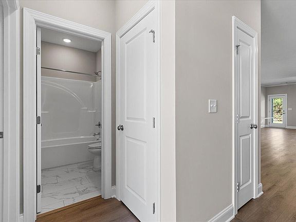 5th image of 730 Woodvine Drive