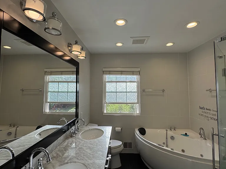 2428 Drexel St — Photo 2