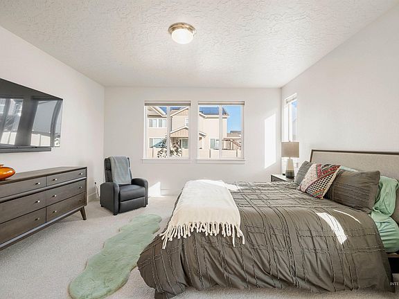 5th image of 212 E Arimo St