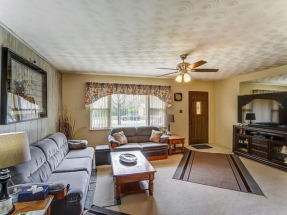 5th image of 322 Lawrence Ave