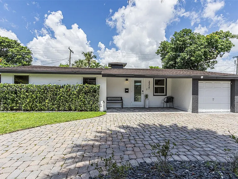 2317 SW 34th Ave — Photo 1