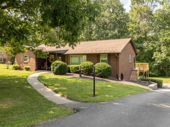 733 Spring St, Hurt, VA 24563