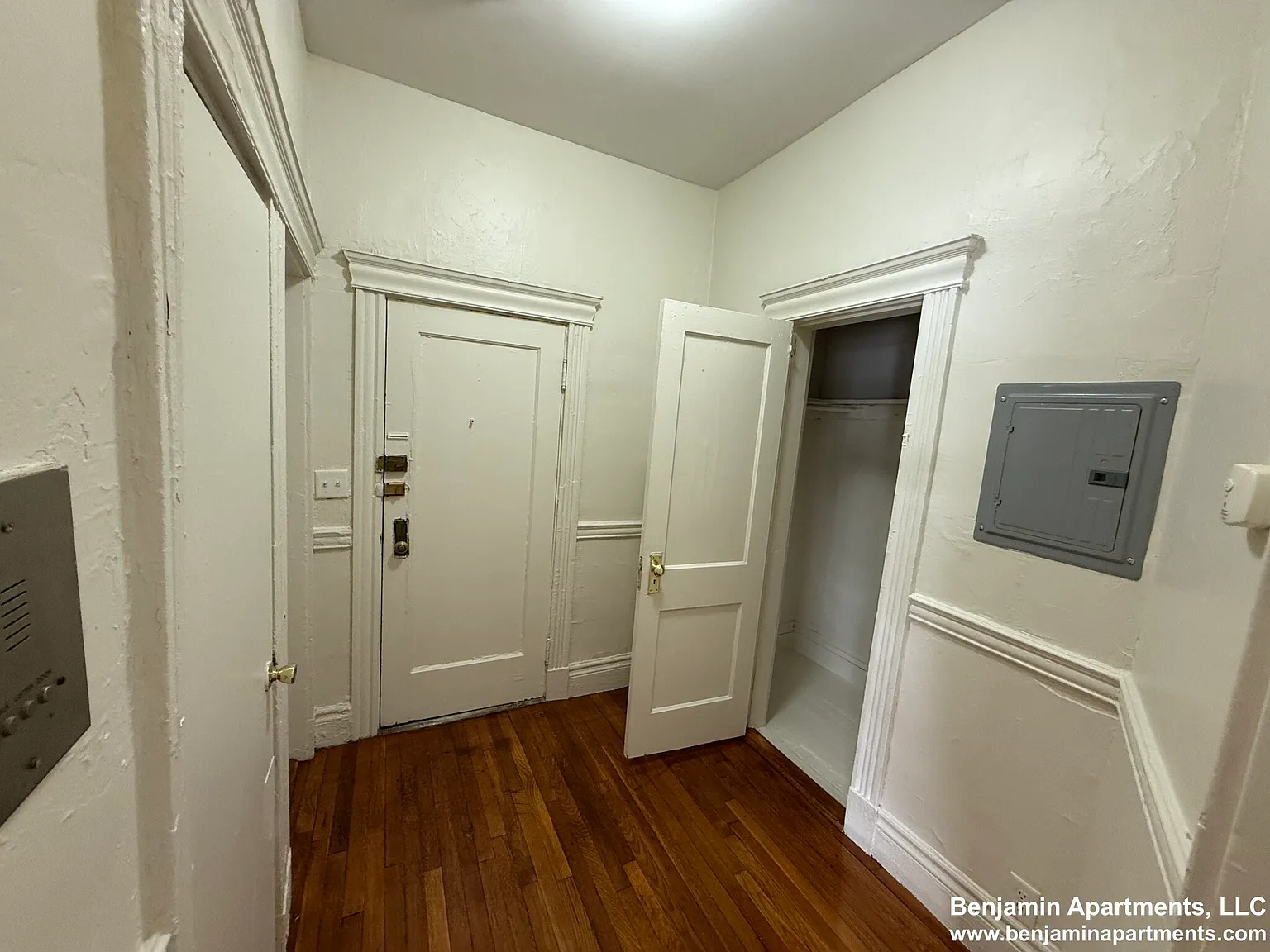 Studio, 450 sqft, $1,995 — Photo 2