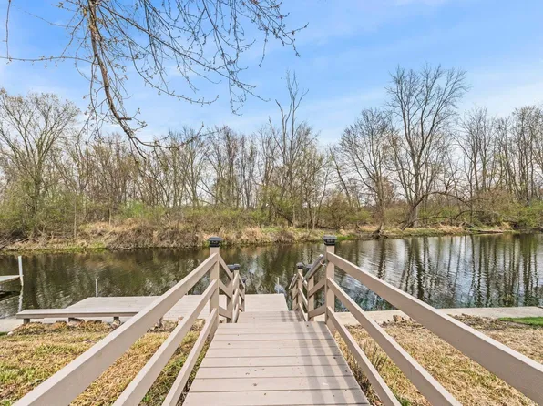 160 Lane 220 Turkey Lake, Hudson, IN 46747
