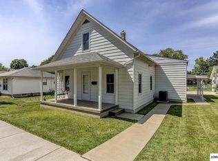 512 4th St, Lincoln, IL 62656