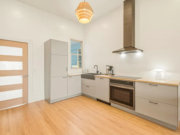 519 Capp St #B — Photo 2