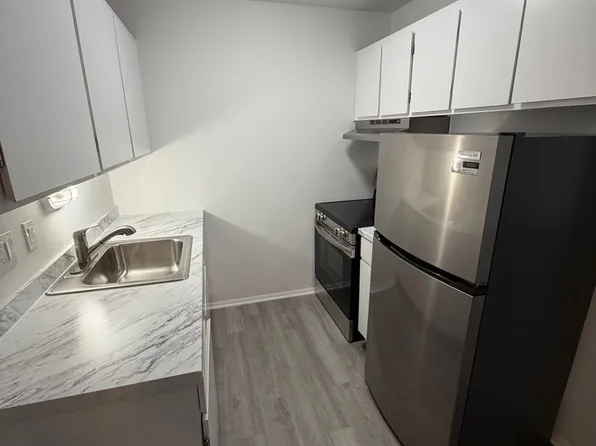 24801 Jefferson Ave APT 11, Saint Clair Shores, MI 48080