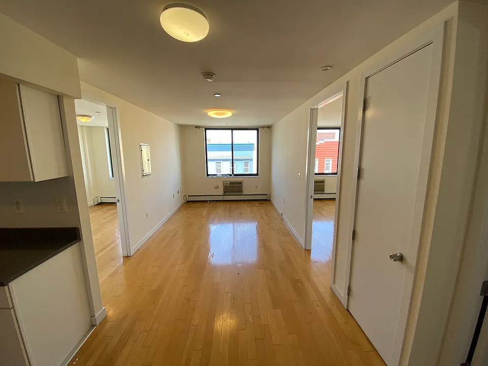 924 Metropolitan Ave #402