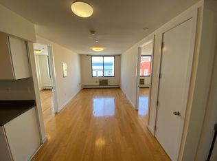 924 Metropolitan Ave APT 402, Brooklyn, NY 11211