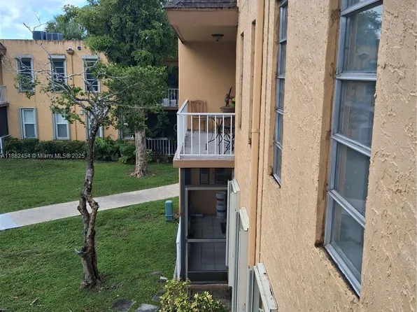13700 SW 62nd St APT 244, Miami, FL 33183