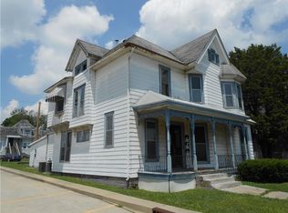 815 Jackson Ave, Charleston, IL 61920