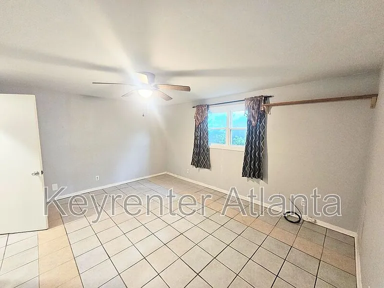 1155 United Ave SE #C — Photo 10