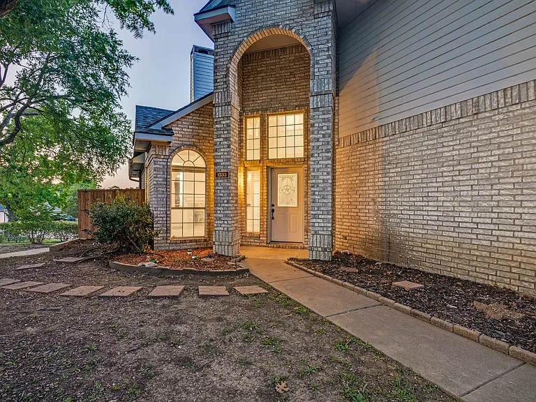 1333 Maywood Ct — Photo 3