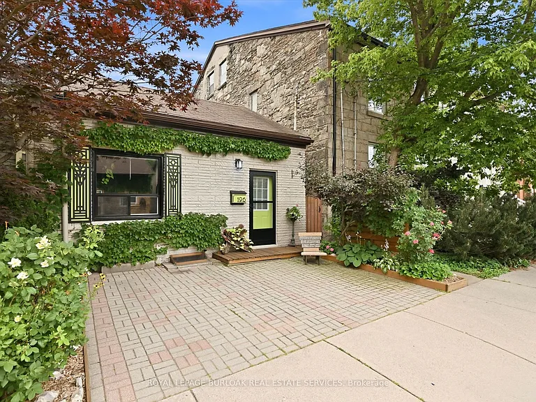 196 Ray St N — Photo 2