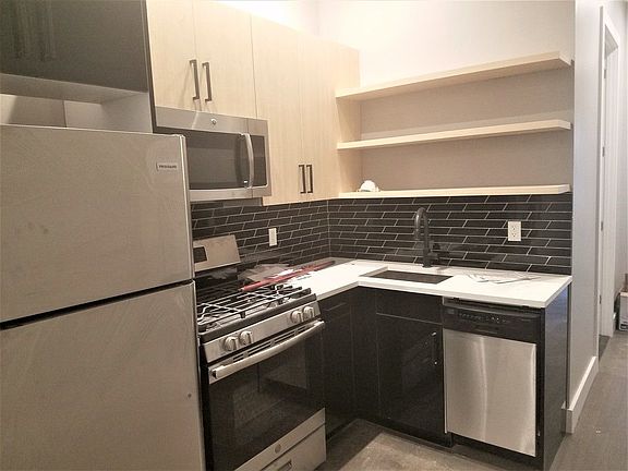 4th image of 239 Montrose Ave APT 1R