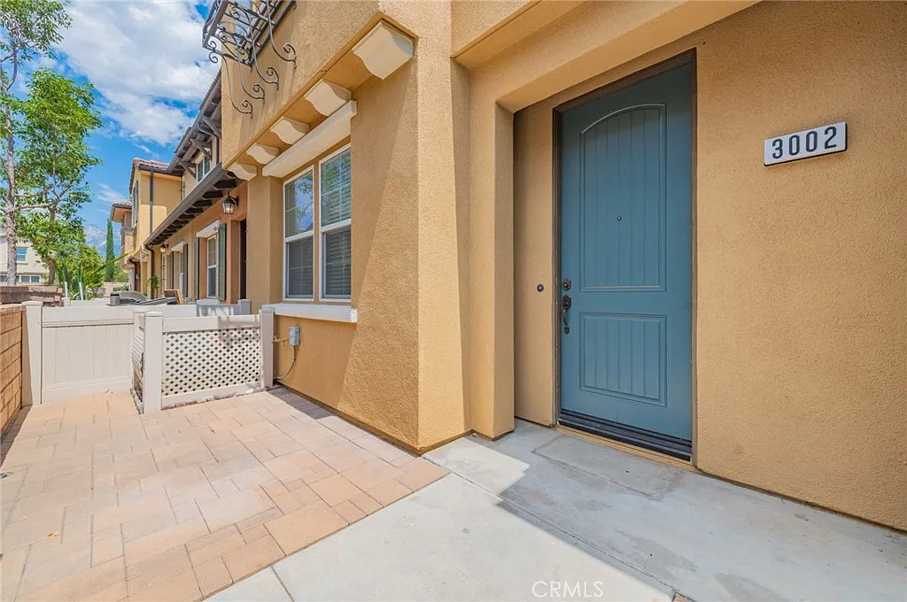 3 bed, 1580 sqft, $2,950 — Photo 2