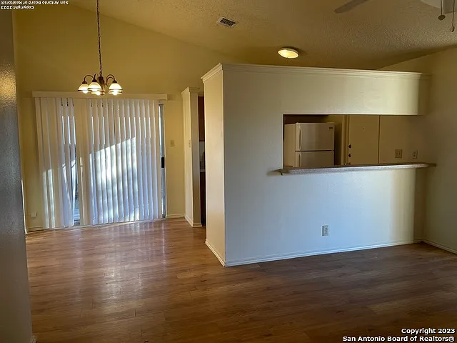 2 bed, 2.0 bath, 930 sqft, $1,225 — Photo 3