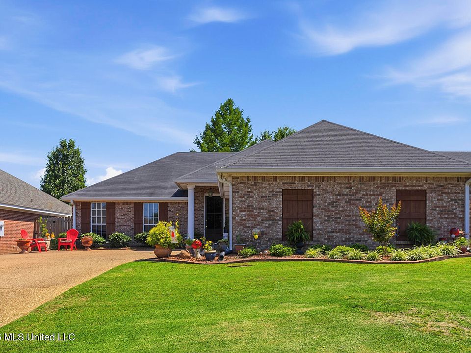 1st image of 466 Magnolia Pl
