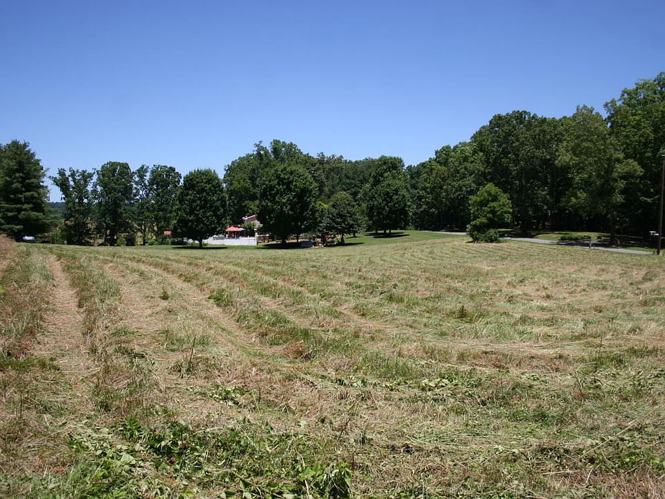 2nd image of 325 Thompson Rd