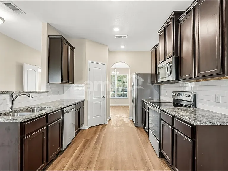 1012 Keystone Ct — Photo 3