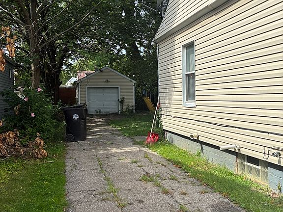 3rd image of 390 E 163rd St