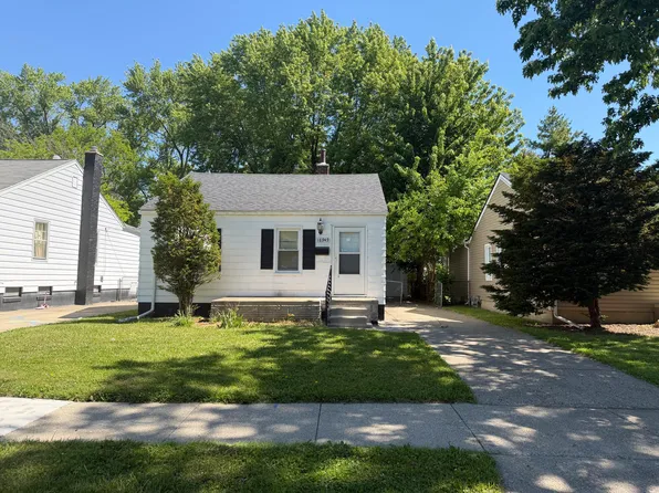 18949 Washtenaw St, Harper Woods, MI 48225
