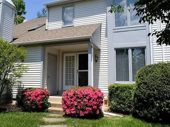 12520 Fanleaf Ct, Fairfax, VA 22033