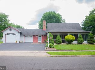 286 Quincy Dr, Levittown, PA 19057