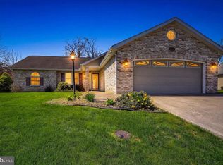6606 Bent Oak Dr, Fayetteville, PA