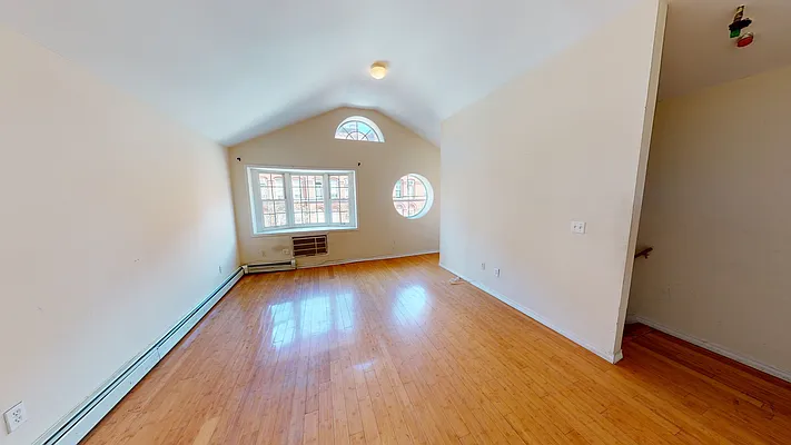 Sold by Remax Edge | media 3