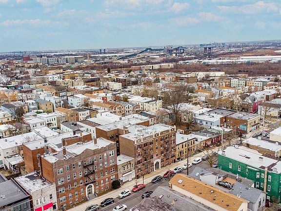 3rd image of 179 Manhattan Ave #C1