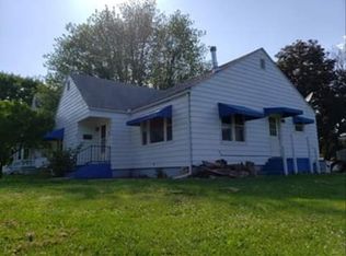 345 W 3rd St, Dallas City, IL 62330