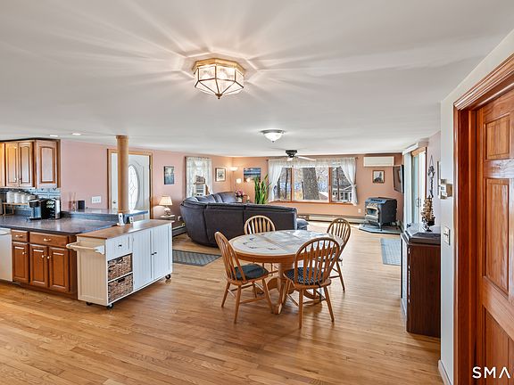 3rd image of 220 Springdale Avenue