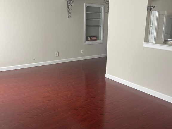 4th image of 4 Regina Ct