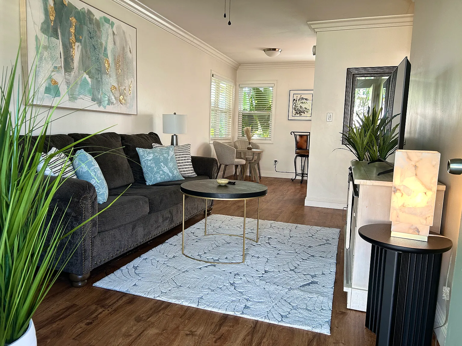 918 Chalcedony St — Photo 4
