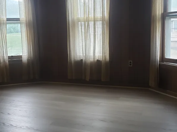43 Green St, Carbondale, PA 18407