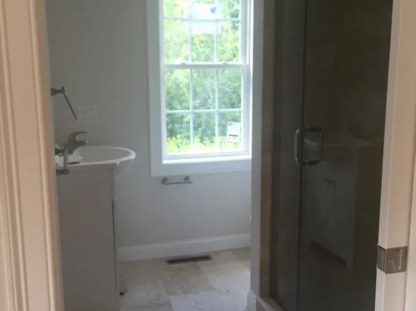 24 Valley St, Norfolk, MA 02056