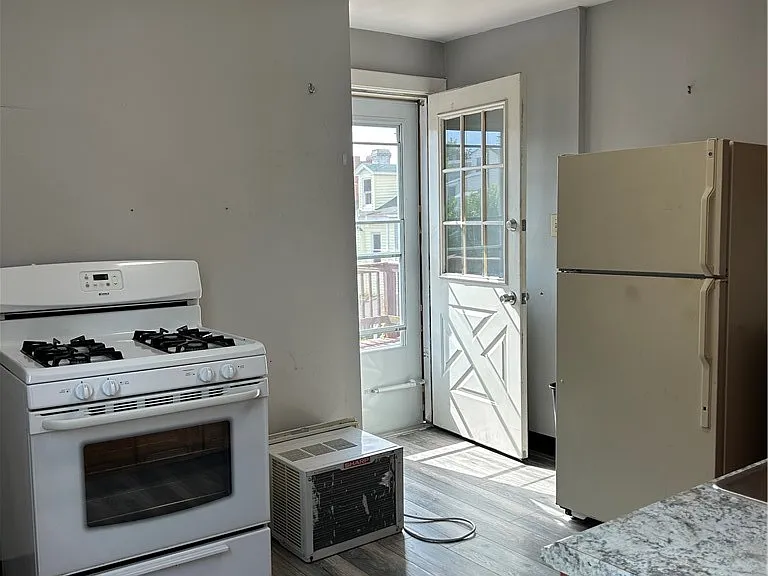 513 Edmond St #2 — Photo 6