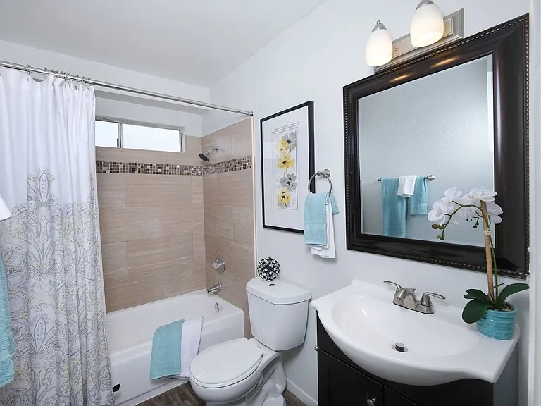 Fifteen 50 Apartments - Bathroom