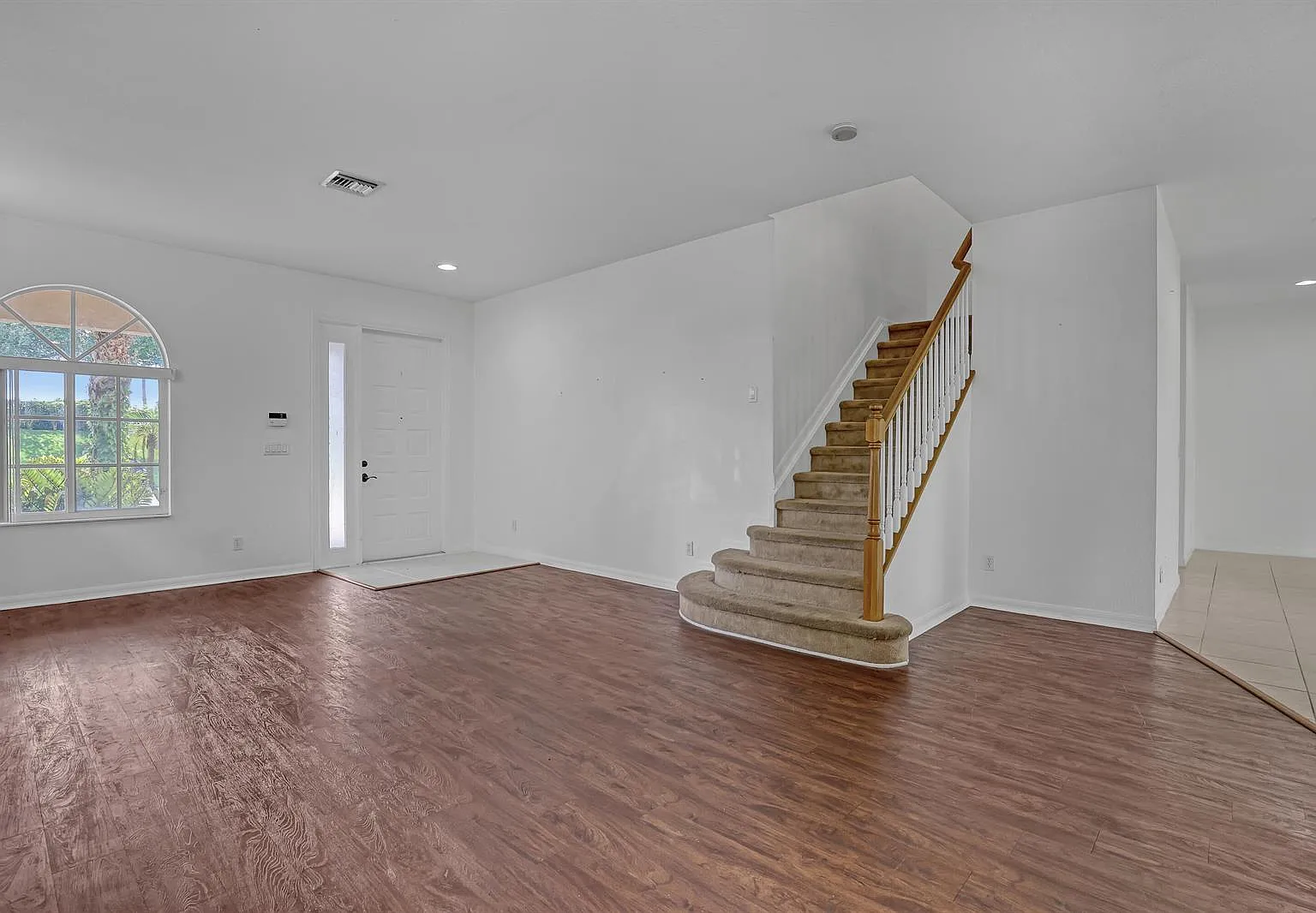 4 bed, 2.5 bath, $3,000 — Photo 3