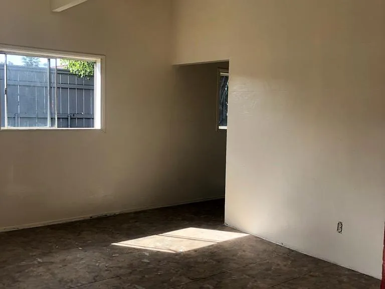 1034 E Grand Ave — Photo 6