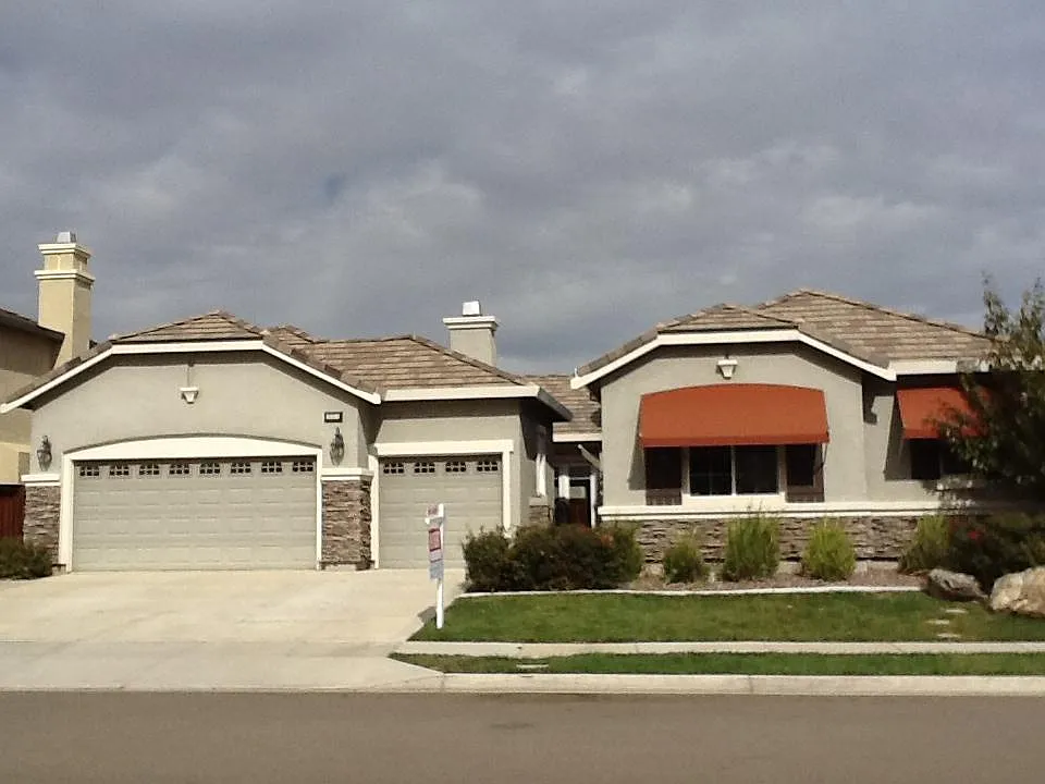 2093 Roper Cir photo 1