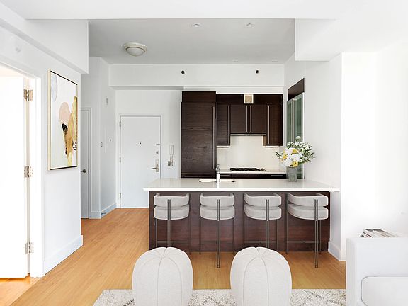 3rd image of 464 W 44th St APT 7E
