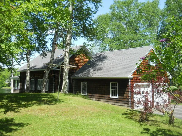 7 Preston Road, Wilton, ME 04294